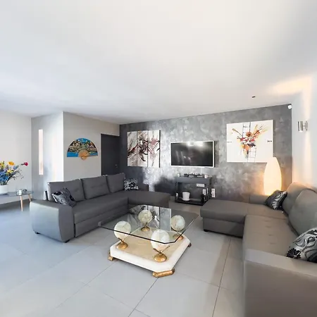 Grande Maison Moderne Avec Piscine 10 Personnes Trouillas