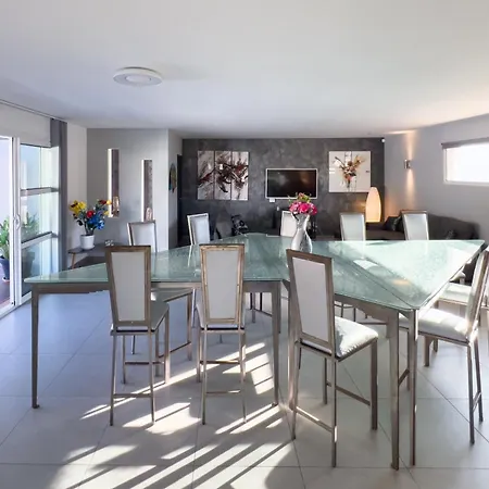 Grande Maison Moderne Avec Piscine 10 Personnes *