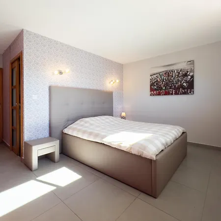 Grande Maison Moderne Avec Piscine 10 Personnes Trouillas