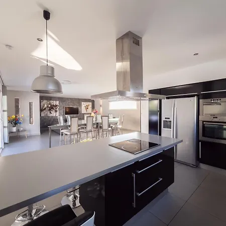 Grande Maison Moderne Avec Piscine 10 Personnes * Trouillas