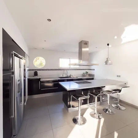 Grande Maison Moderne Avec Piscine 10 Personnes Villa *