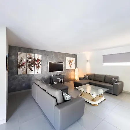 Grande Maison Moderne Avec Piscine 10 Personnes *