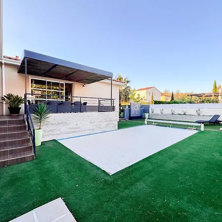 Grande Maison Moderne Avec Piscine 10 Personnes * Trouillas
