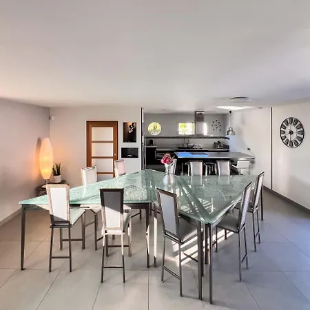 Grande Maison Moderne Avec Piscine 10 Personnes *