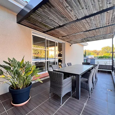 Grande Maison Moderne Avec Piscine 10 Personnes Villa *